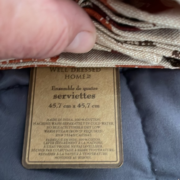 Well Dressed Home Cloth 'Leaves' Napkin Set of Four - Picture 4 of 5